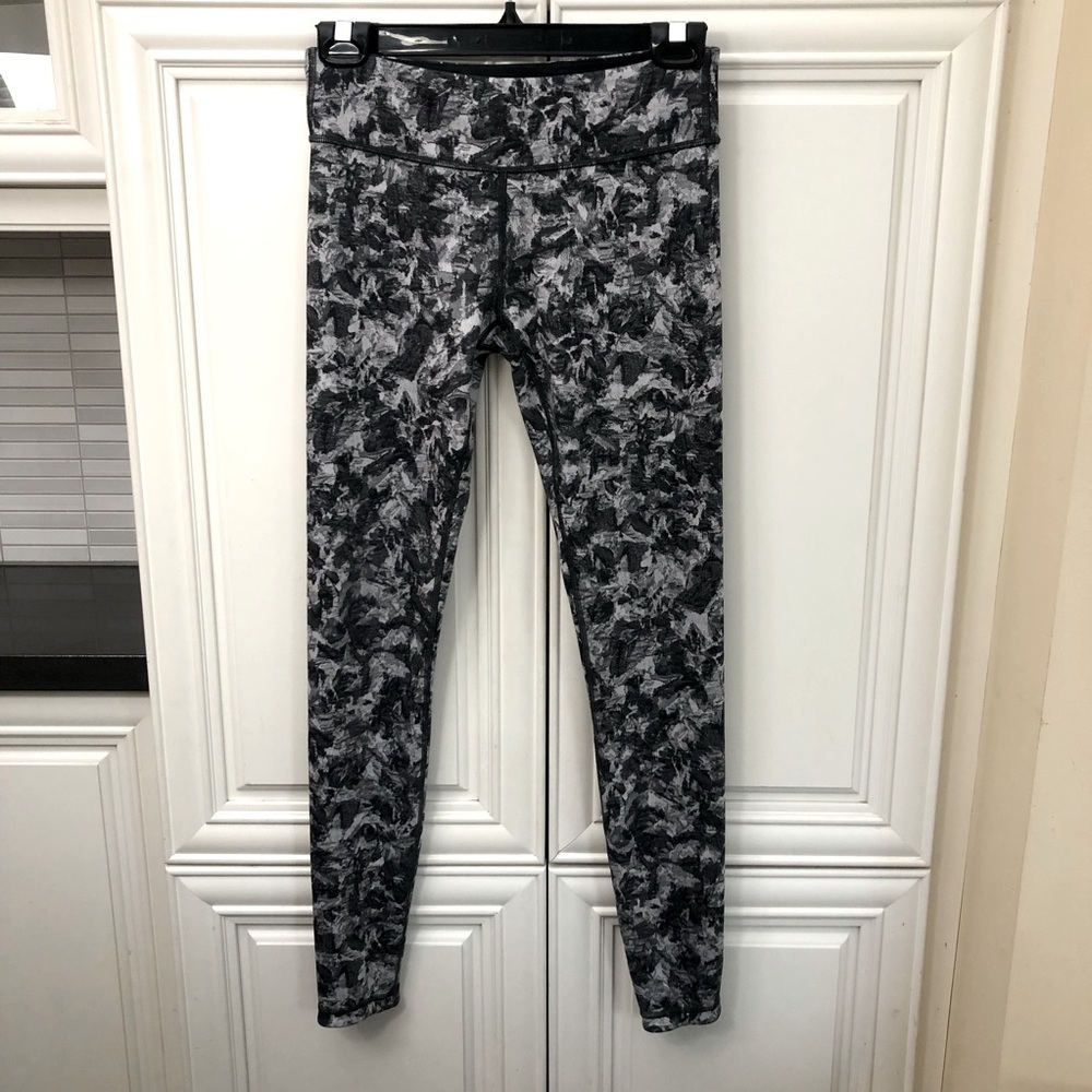 EUC Reversible Ivivva by Lululemon girls leggings